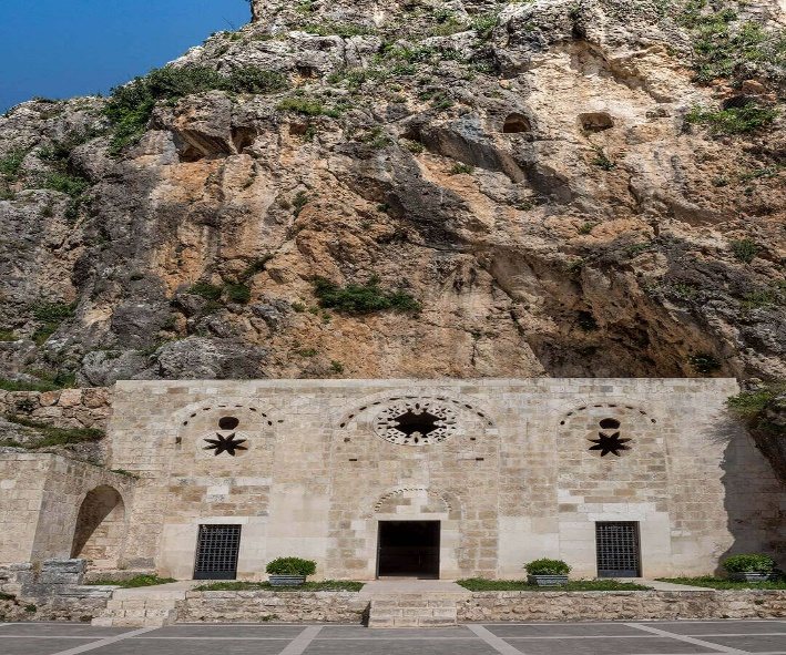 Antakya-Tarsus-Kızkalesi 310 km